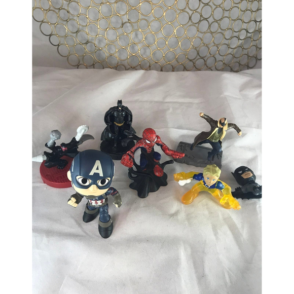 Marvel and DC Comics figurines toys or cake toppers - Picture 1 of 8